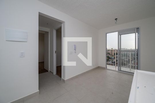 Kitnet/Studio para alugar com 2 quartos, 40m² em Jardim Itacolomi, São Paulo