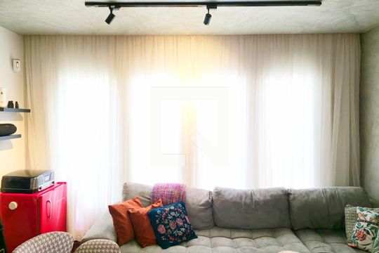 Sala  de casa à venda com 4 quartos, 240m² em Vila Rosalia, Guarulhos