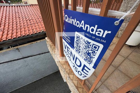 Plaquinha instalada COD VGEF-557 de casa à venda com 3 quartos, 638m² em Parque Centenário, Jundiaí