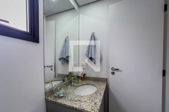Banheiro de kitnet/studio para alugar com 1 quarto, 28m² em Paraíso, São Paulo