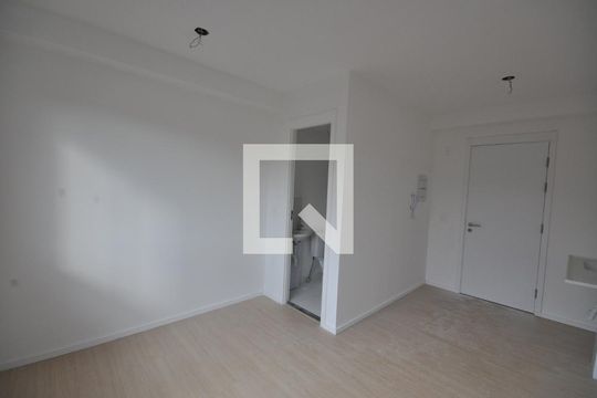 Sala/Quarto de kitnet/studio para alugar com 1 quarto, 16m² em Vila Nilo, São Paulo
