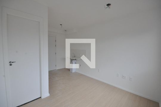 Sala/Quarto de kitnet/studio para alugar com 1 quarto, 16m² em Vila Nilo, São Paulo