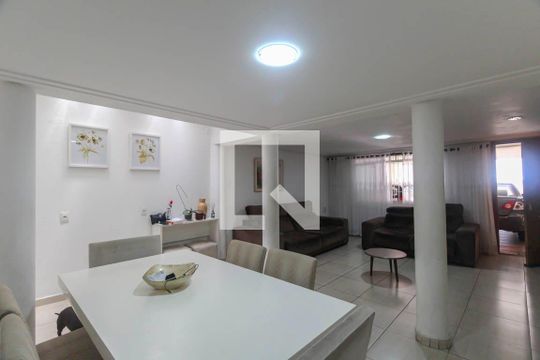 Casa à venda com 4 quartos, 150m² em Vila Zelina, São Paulo