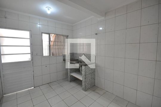 Cozinha de casa para alugar com 1 quarto, 50m² em Vila Nova Carolina, São Paulo