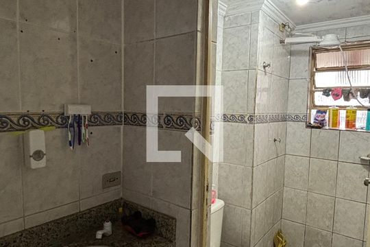 Banheiro de apartamento à venda com 2 quartos, 53m² em Jardim Santo André Cdhu, Santo André