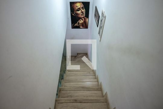 Escada de casa à venda com 2 quartos, 79m² em Parque Monte Alegre, Taboão da Serra