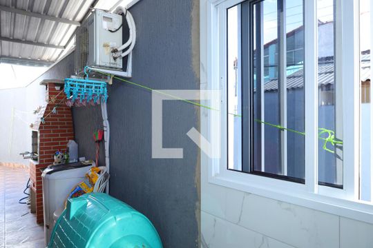 Área de Serviço com churrasqueira de casa para alugar com 3 quartos, 90m² em Parque Cruzeiro do Sul, São Paulo