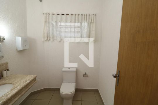 Lavabo de casa para alugar com 3 quartos, 300m² em Jardim Avelino, São Paulo