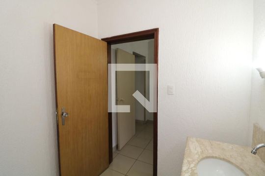 Lavabo de casa para alugar com 3 quartos, 300m² em Jardim Avelino, São Paulo
