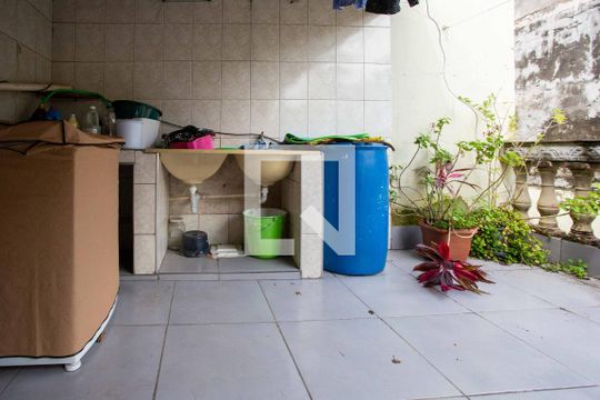 Área de Serviço de casa à venda com 4 quartos, 76m² em Eldorado, Diadema