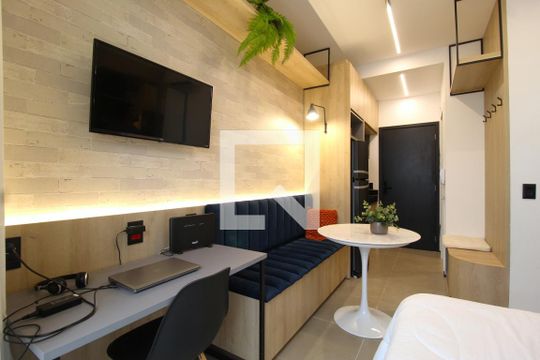 Sala/Quarto de kitnet/studio para alugar com 1 quarto, 35m² em Indianópolis, São Paulo