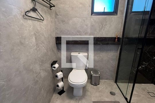 Banheiro de apartamento para alugar com 1 quarto, 34m² em Butantã, São Paulo