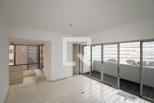 Sala de apartamento para alugar com 3 quartos, 200m² em Jardim Santa Angelina, São Paulo