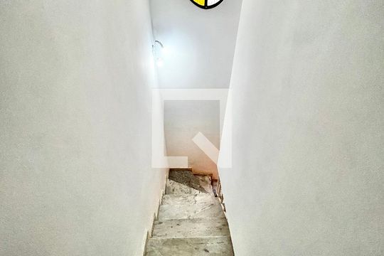 Escada de casa à venda com 5 quartos, 124m² em Santa Teresinha, São Paulo