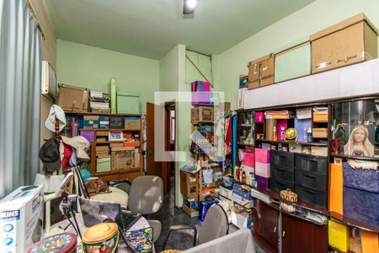 Casa da frente - Suíte 1 de casa à venda com 6 quartos, 480m² em Penha, Rio de Janeiro