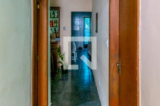 Casa da frente - Sala de casa à venda com 6 quartos, 480m² em Penha, Rio de Janeiro