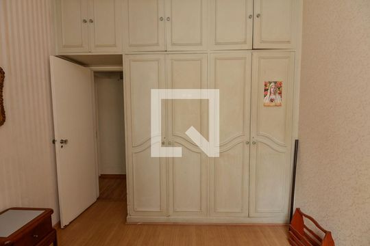 Quarto 1 de apartamento à venda com 4 quartos, 140m² em Tijuca, Rio de Janeiro