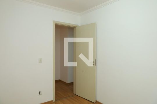 Quarto 1 de apartamento para alugar com 2 quartos, 45m² em Vila Raquel, São Paulo