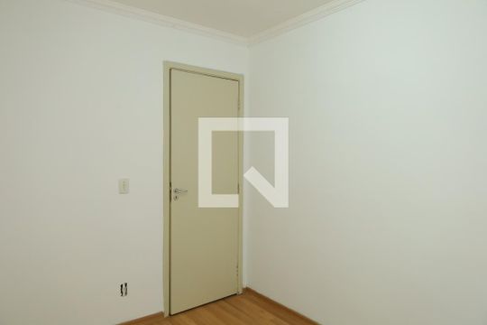 Quarto 1 de apartamento para alugar com 2 quartos, 45m² em Vila Raquel, São Paulo