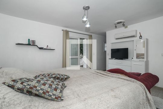 Suíte master de casa à venda com 2 quartos, 116m² em Jardim Sabará, Porto Alegre