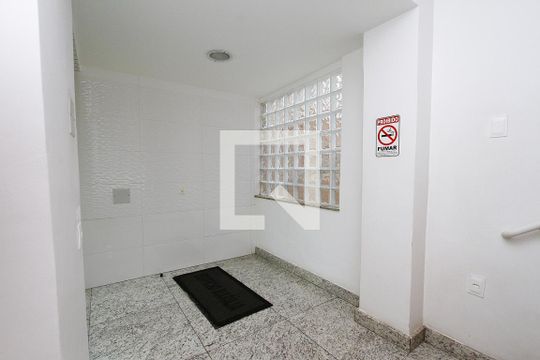 Hall de entrada de apartamento para alugar com 3 quartos, 90m² em Lourdes, Belo Horizonte
