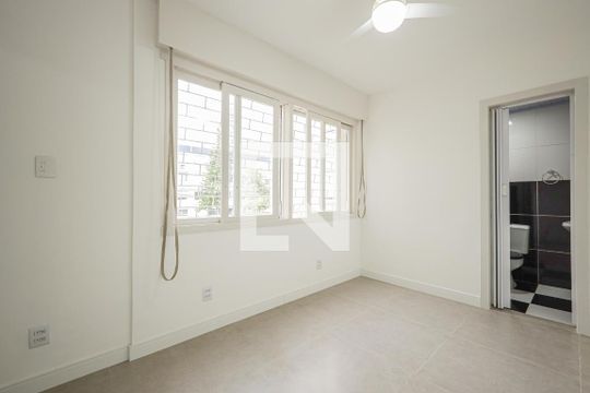 quarto  de kitnet/studio à venda com 1 quarto, 33m² em Vila Ipiranga, Porto Alegre