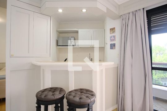 Cozinha de apartamento para alugar com 1 quarto, 40m² em Higienópolis, São Paulo
