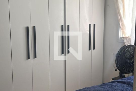 Quarto de apartamento para alugar com 3 quartos, 73m² em Marechal Hermes, Rio de Janeiro