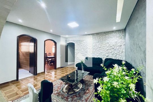 Casa para alugar com 5 quartos, 496m² em Vila Galvão, Guarulhos