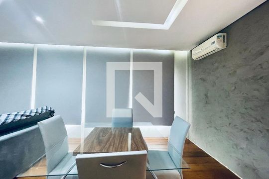 Casa para alugar com 5 quartos, 496m² em Vila Galvão, Guarulhos