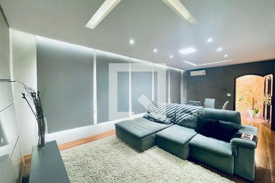 Casa para alugar com 5 quartos, 496m² em Vila Galvão, Guarulhos