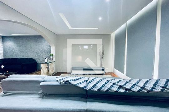Casa para alugar com 5 quartos, 496m² em Vila Galvão, Guarulhos