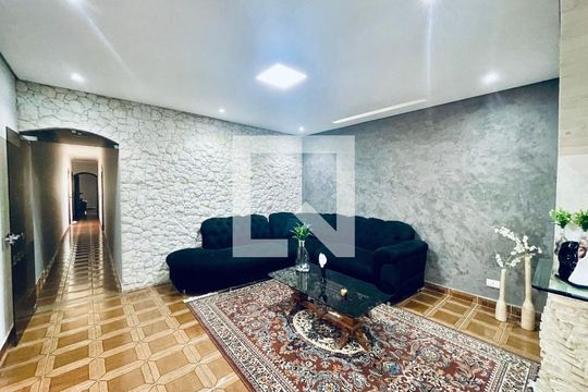 Casa para alugar com 5 quartos, 496m² em Vila Galvão, Guarulhos