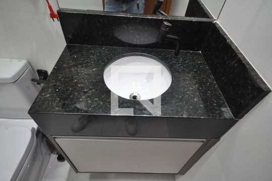 Banheiro de kitnet/studio à venda com 1 quarto, 30m² em Vila Gustavo, São Paulo