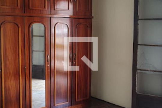 Quarto de casa à venda com 4 quartos, 147m² em Jardim Alzira Franco, Santo André