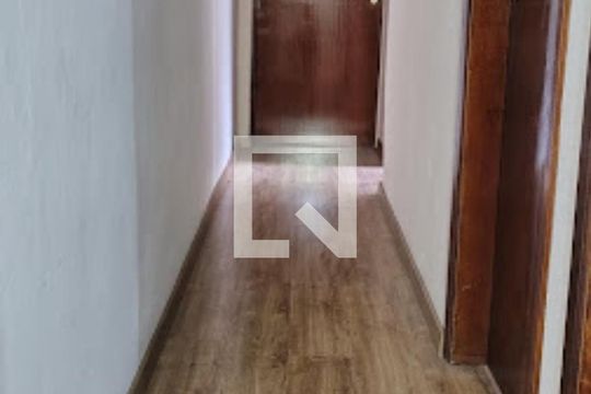 Corredor de casa à venda com 4 quartos, 147m² em Jardim Alzira Franco, Santo André