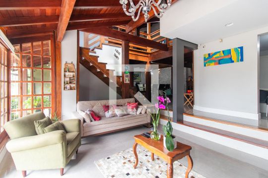 Sala de casa para alugar com 3 quartos, 208m² em Teresópolis, Porto Alegre