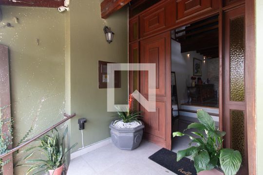 Entrada de casa para alugar com 3 quartos, 208m² em Teresópolis, Porto Alegre