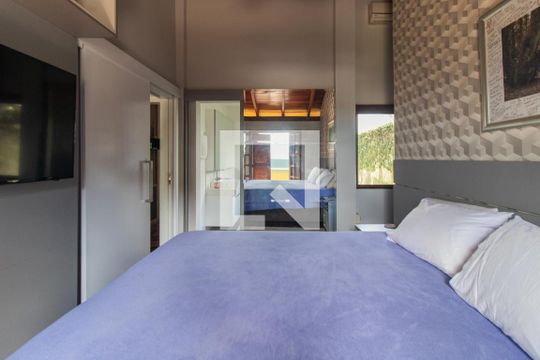 Quarto 1 de casa para alugar com 3 quartos, 208m² em Teresópolis, Porto Alegre