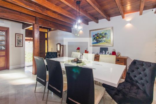 Sala de casa para alugar com 3 quartos, 208m² em Teresópolis, Porto Alegre