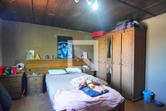 Suíte de casa à venda com 5 quartos, 300m² em Santos Dumont, São Leopoldo