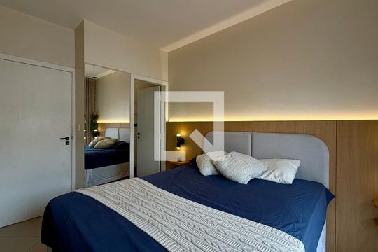 Casa à venda com 2 quartos, 170m² em Jardim Ester Yolanda, São Paulo