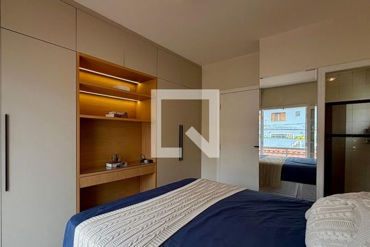 Casa à venda com 2 quartos, 170m² em Jardim Ester Yolanda, São Paulo