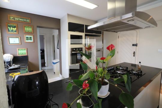 Cozinha de apartamento para alugar com 3 quartos, 300m² em Vila Yara, Osasco
