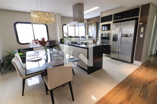 Sala de apartamento para alugar com 3 quartos, 300m² em Vila Yara, Osasco