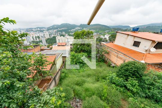 Quintal de casa à venda com 5 quartos, 340m² em Palmeiras, Belo Horizonte