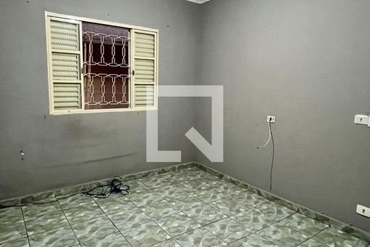 Quarto de casa para alugar com 3 quartos, 205m² em Jardim Sao Roberto, Guarulhos