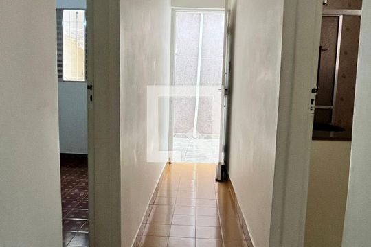 Corredor de casa para alugar com 3 quartos, 205m² em Jardim Sao Roberto, Guarulhos