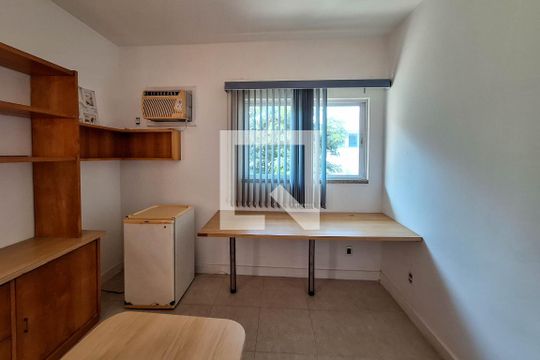 Quarto 1 de casa à venda com 6 quartos, 340m² em Camboinhas, Niterói