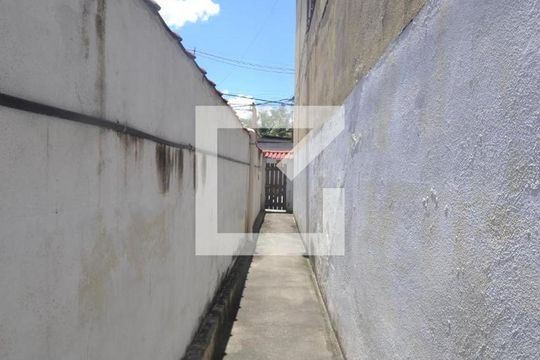 corredor de entrada  de casa para alugar com 1 quarto, 30m² em Vila Santo Antonio, Belford Roxo